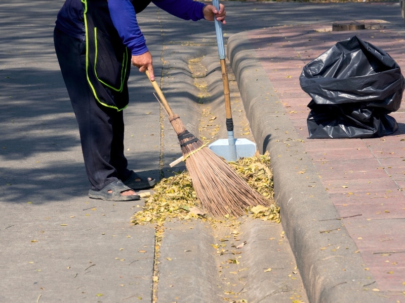 mutirao-de-capinacao-em-pracas-de-bauru